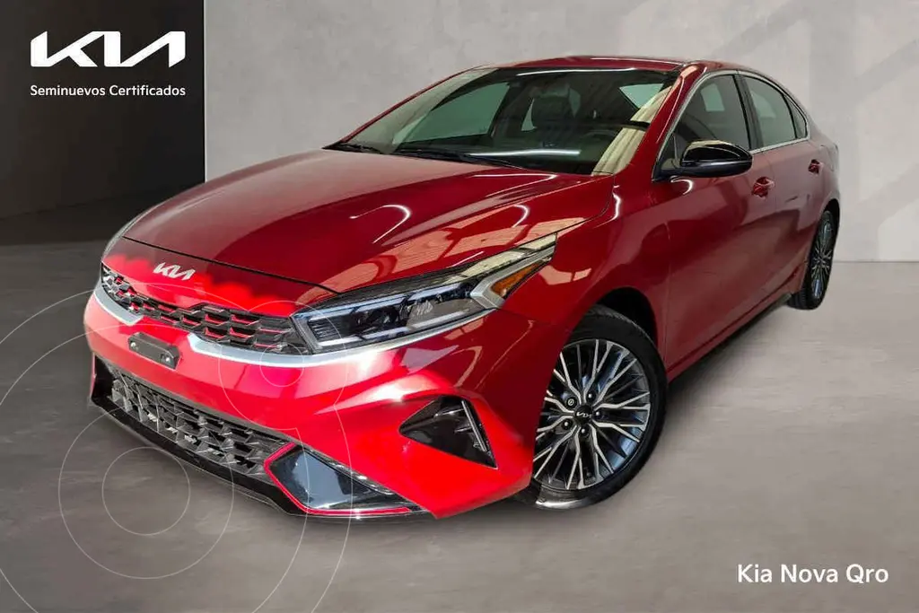 foto Kia Forte Sedán 2.0L GT Line Aut usado (2023) color Rojo precio $380,000