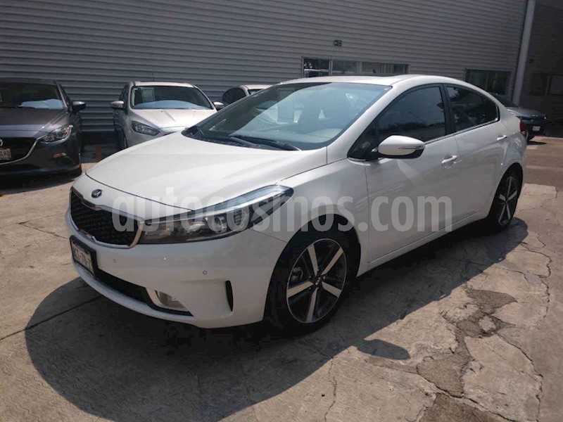 foto Kia Forte SX Aut usado (2018) color Blanco precio $290,000