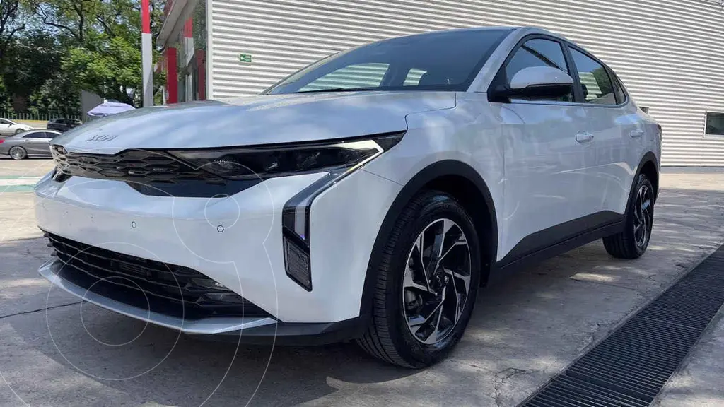 foto Kia K3 EX Pack Aut usado (2025) color Blanco precio $400,000