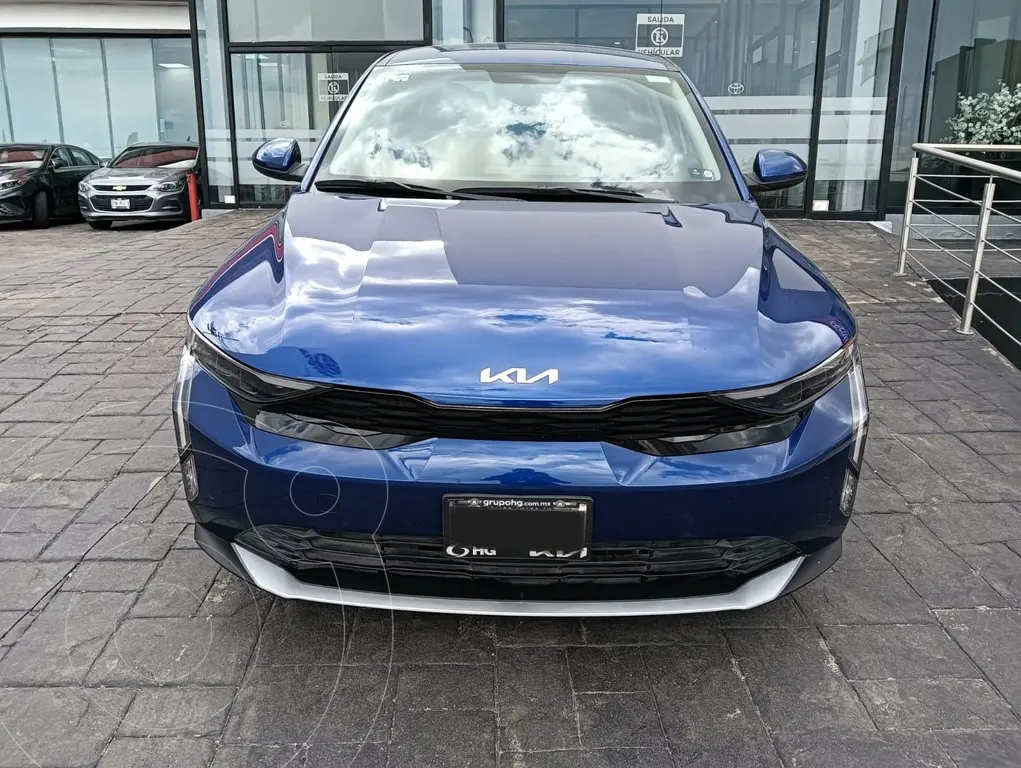 foto Kia K3 EX Aut usado (2024) color Azul precio $320,000