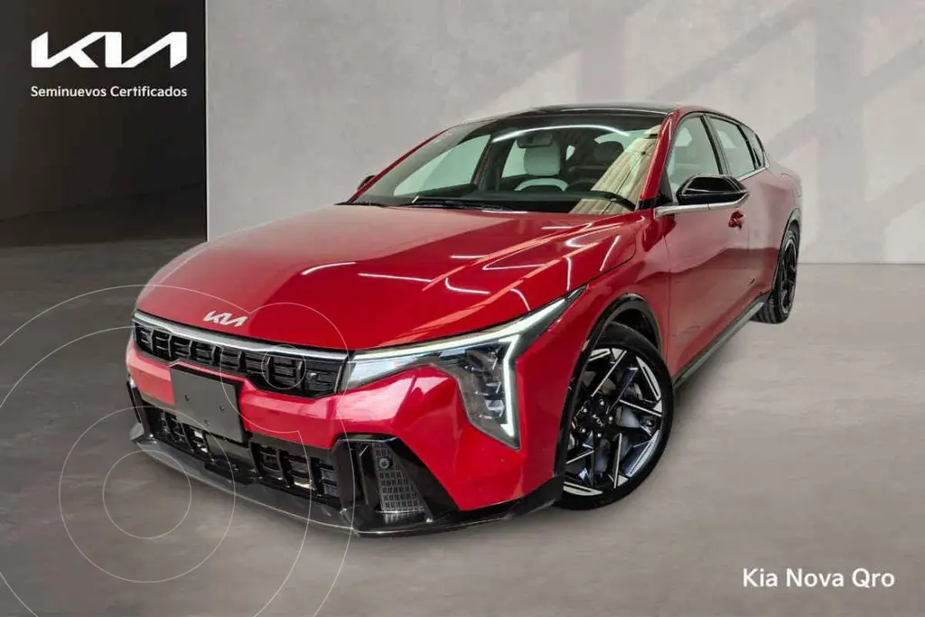 foto Kia K4 Sedán GT Line Turbo Aut usado (2025) color Rojo precio $475,000