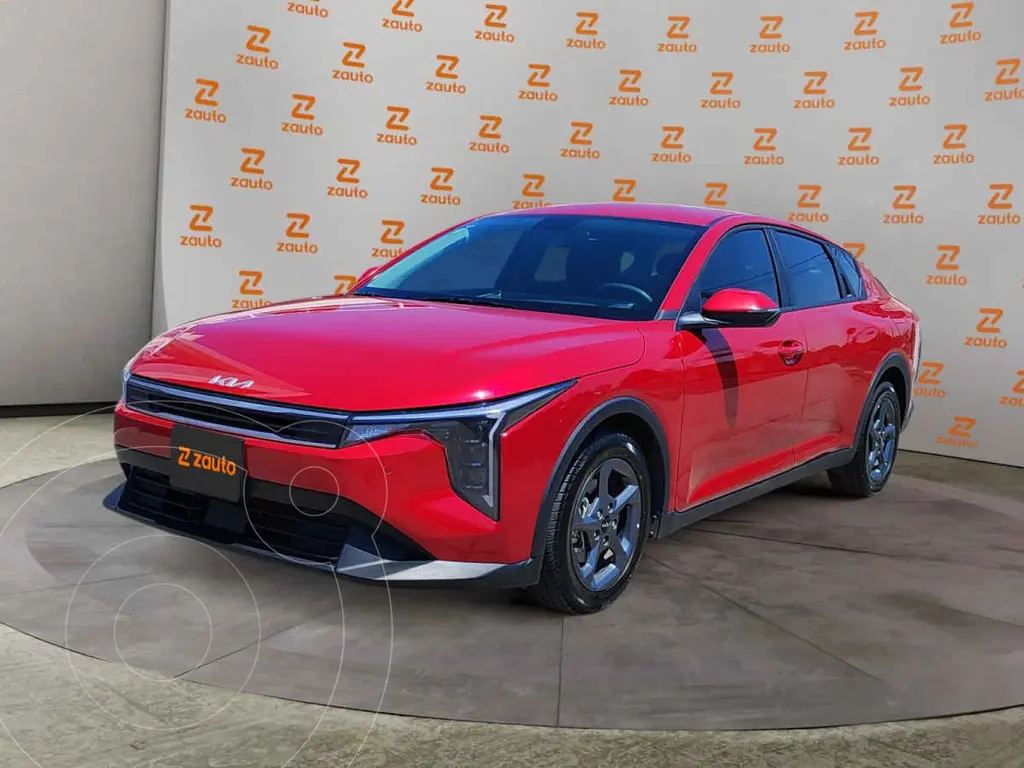 foto Kia K4 Sedán LX Aut usado (2025) color Rojo precio $380,900