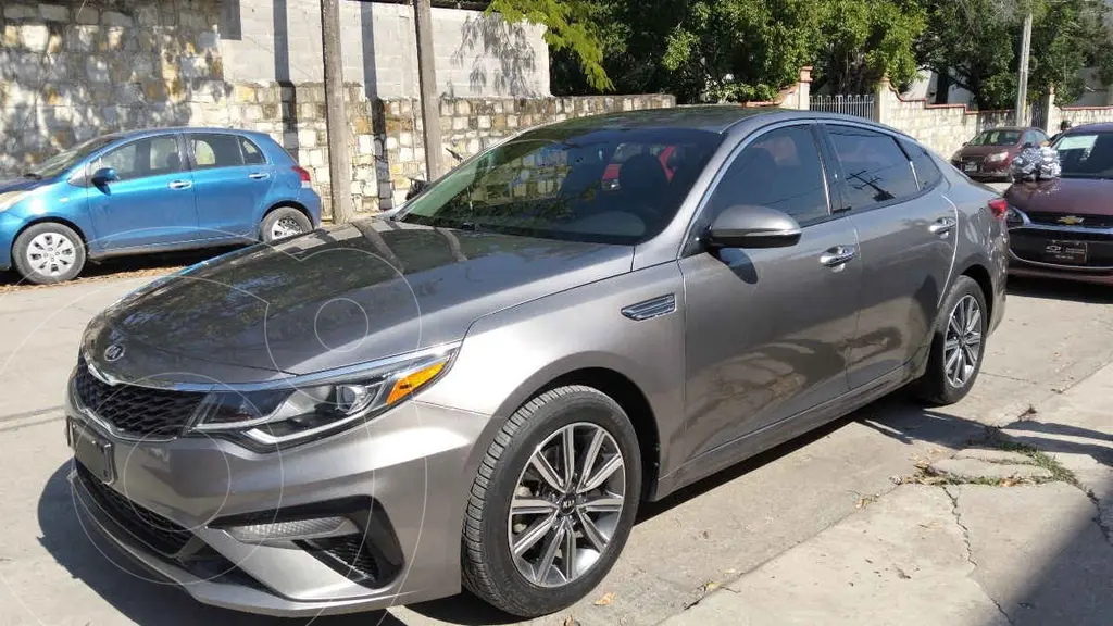 foto Kia Optima 2.4L GDI EX Pack usado (2019) color Dorado precio $250,000