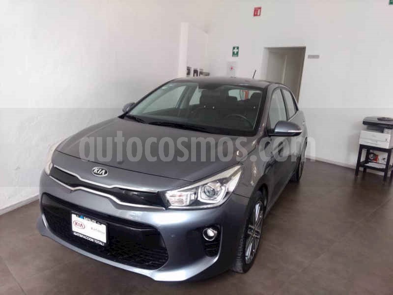 foto Kia Rio Hatchback EX Pack Aut usado (2019) color Gris precio $305,000