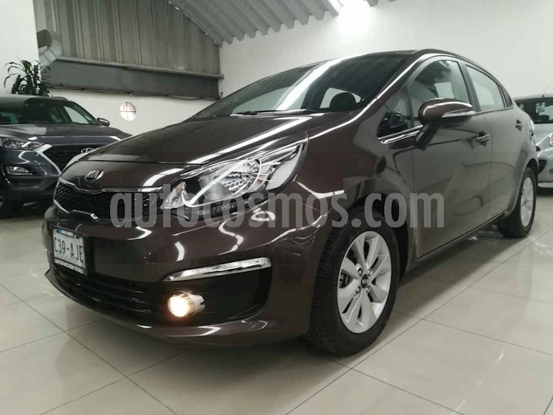 foto Kia Rio Hatchback EX usado