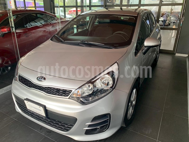 foto Kia Rio Hatchback EX usado