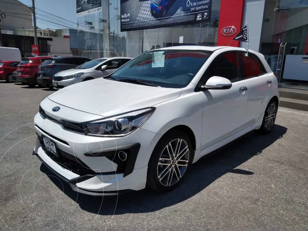 Kia Rio Hatchback S Pack usado (2021) color Blanco precio 355,000