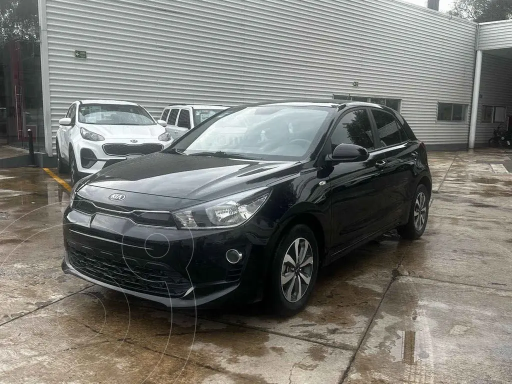 foto Kia Rio Hatchback LX usado (2021) color Negro precio $259,000