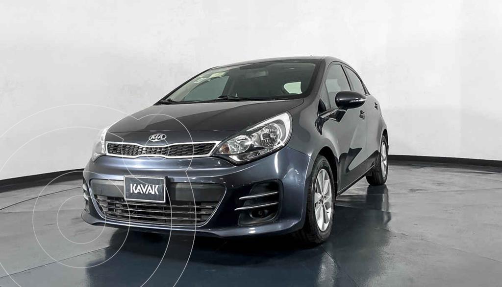 Kia Rio Hatchback EX usado (2017) color Gris precio 207,999