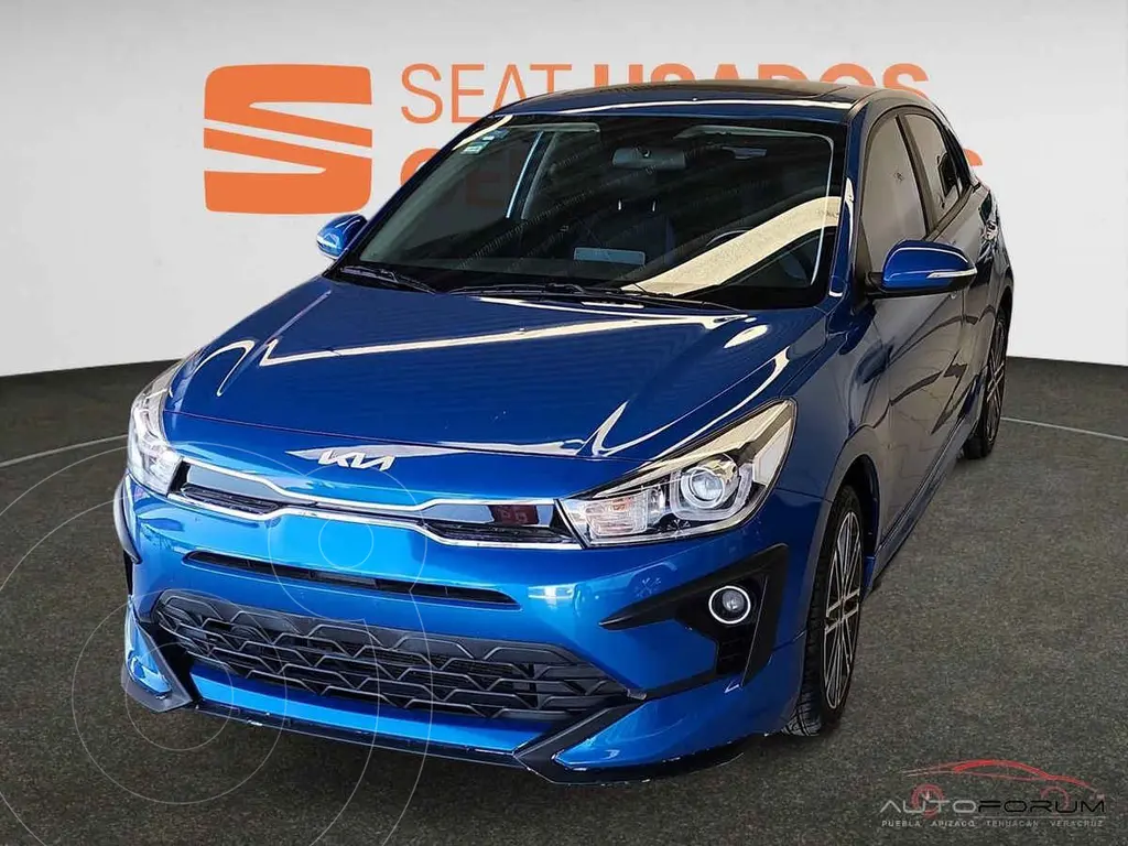 foto Kia Rio Hatchback S Pack usado (2023) color Azul precio $320,000