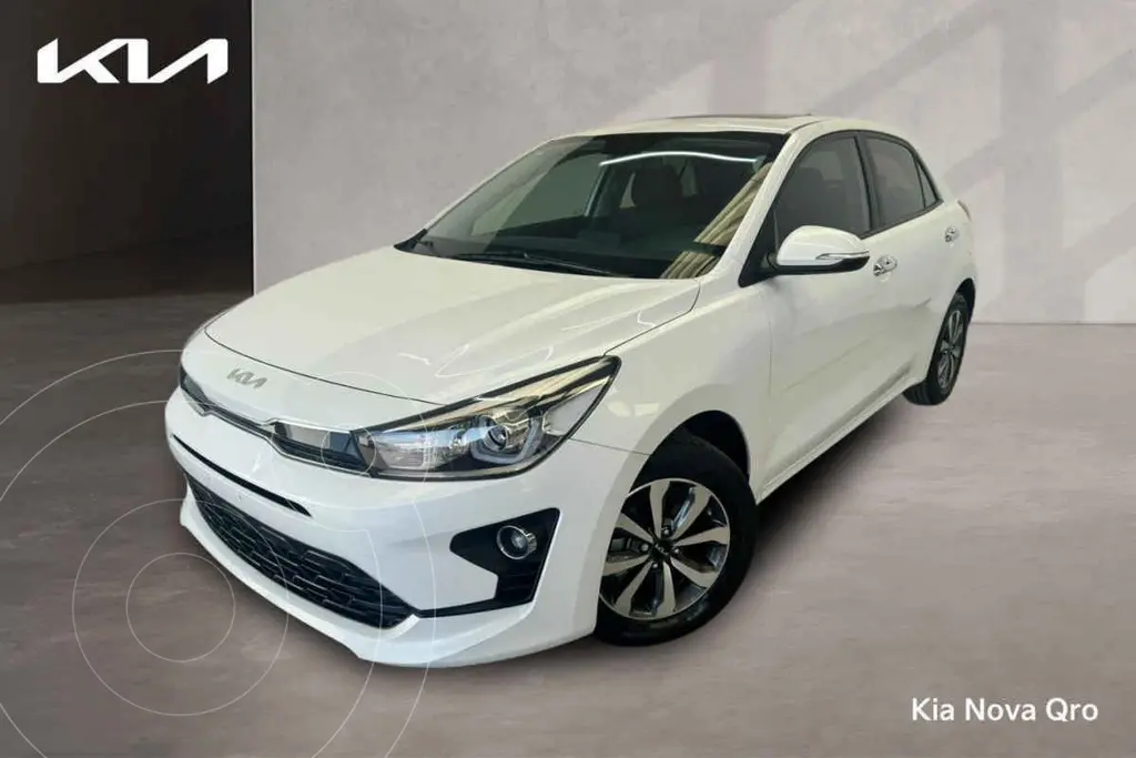 foto Kia Rio Hatchback EX usado (2022) color Blanco precio $305,000