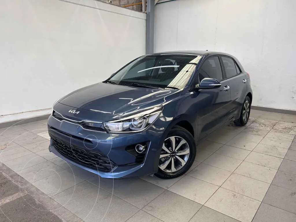 foto Kia Rio Hatchback EX Aut usado (2023) color Azul precio $299,000