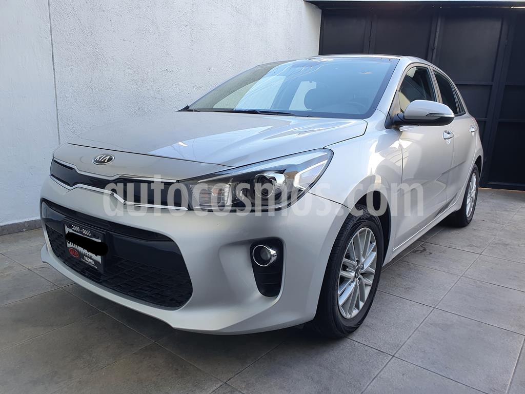 Kia Rio Hatchback EX usado (2018) color Plata precio 230,000