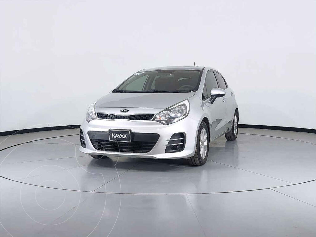 foto Kia Rio Hatchback EX usado (2017) color Plata precio $237,999