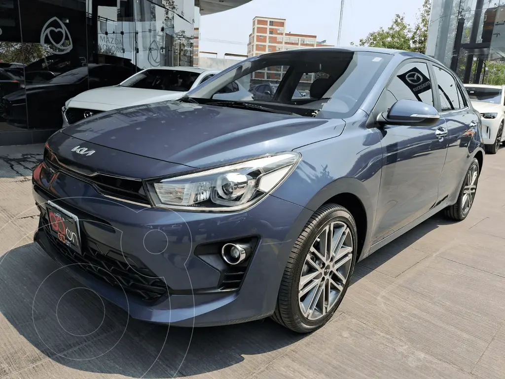 foto Kia Rio Hatchback EX PACK usado (2023) color KIA_ SMOKE BLUE precio $315,000