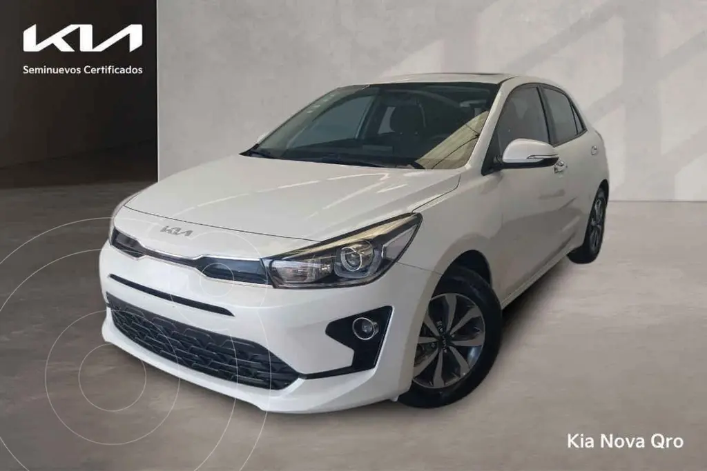 foto Kia Rio Hatchback EX usado (2023) color Blanco precio $315,000