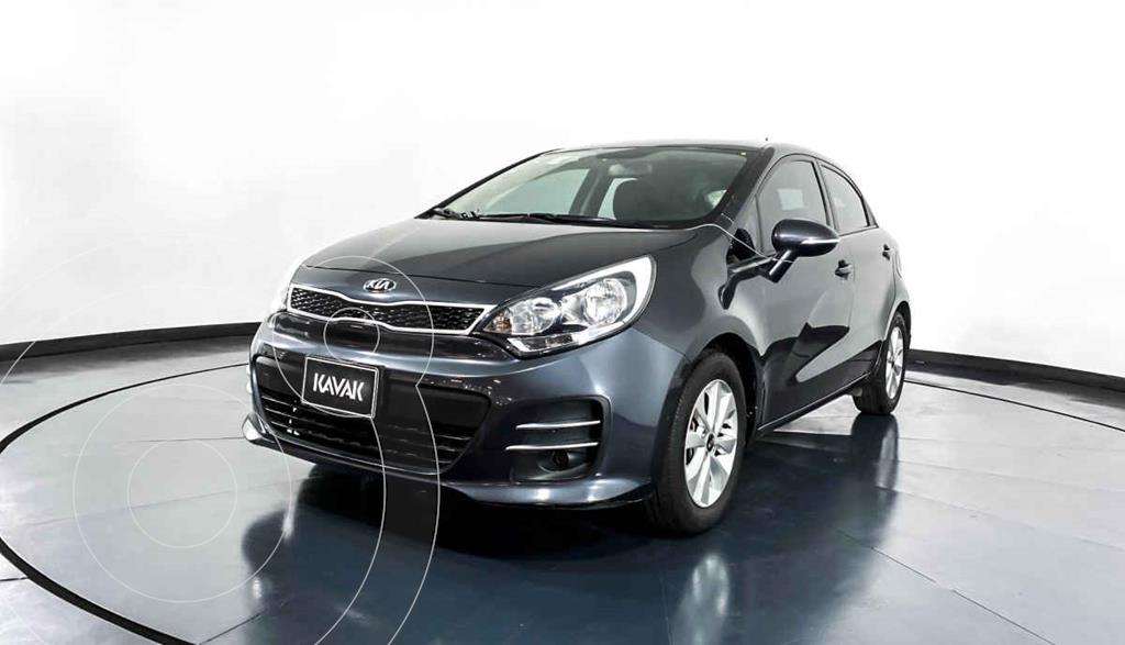 Kia Rio Hatchback EX usado (2017) color Gris precio 204,999