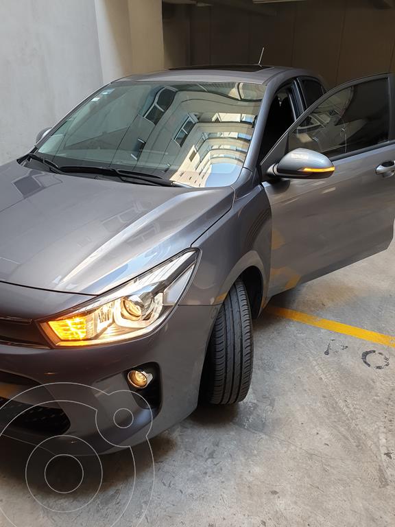 Kia Rio Hatchback EX usado (2018) color Gris Urbano precio 225,000