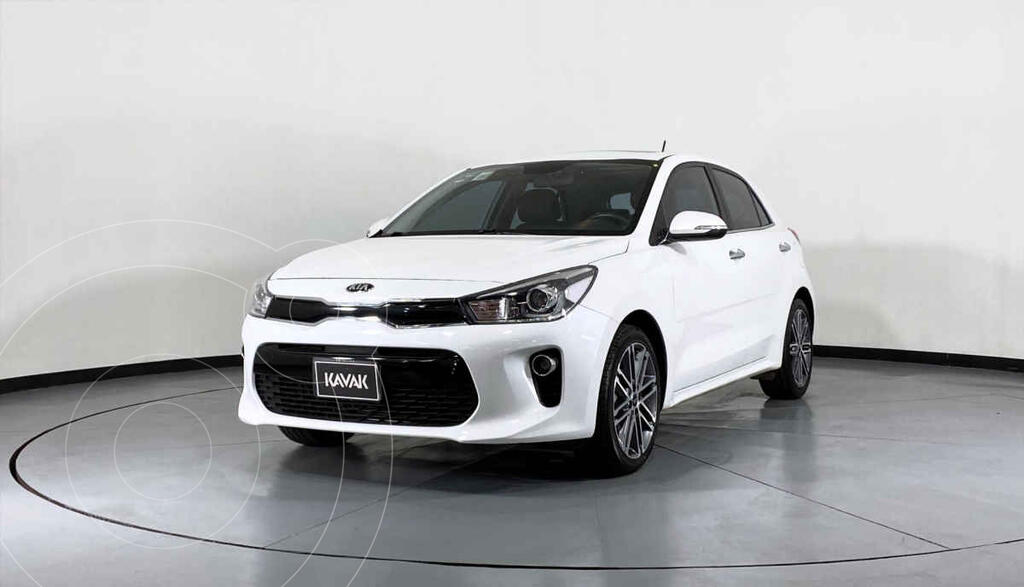 foto Kia Rio Hatchback EX Aut usado (2019) color Negro precio $296,999
