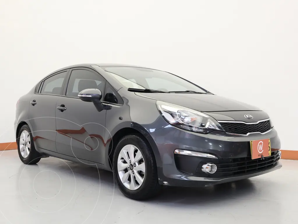 foto KIA Rio Sedán 1.4L usado (2016) color Gris precio $46.990.000
