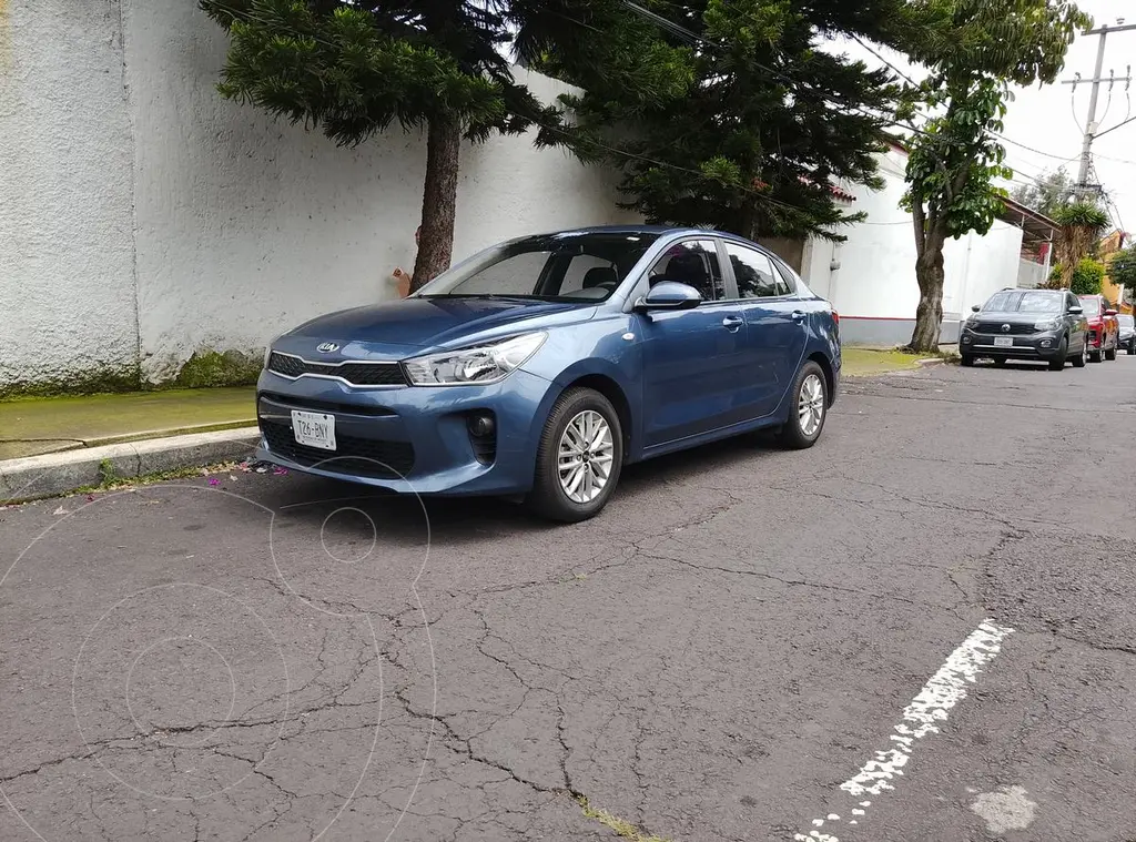 Kia Rio Sedán LX Aut 2020