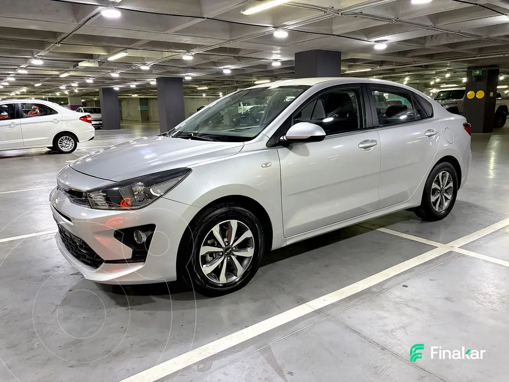 Kia Rio Sedán LX Aut 2022