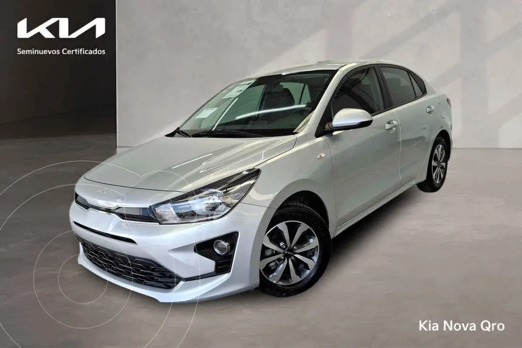 foto Kia Rio Sedán LX usado (2022) color Plata precio $255,000
