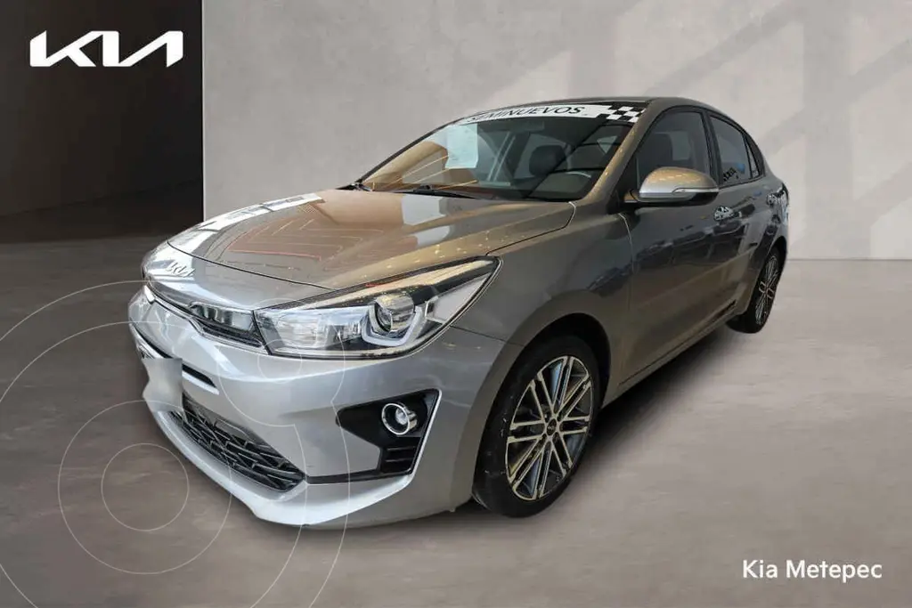 foto Kia Rio Sedán EX Aut usado (2022) color Gris precio $279,000
