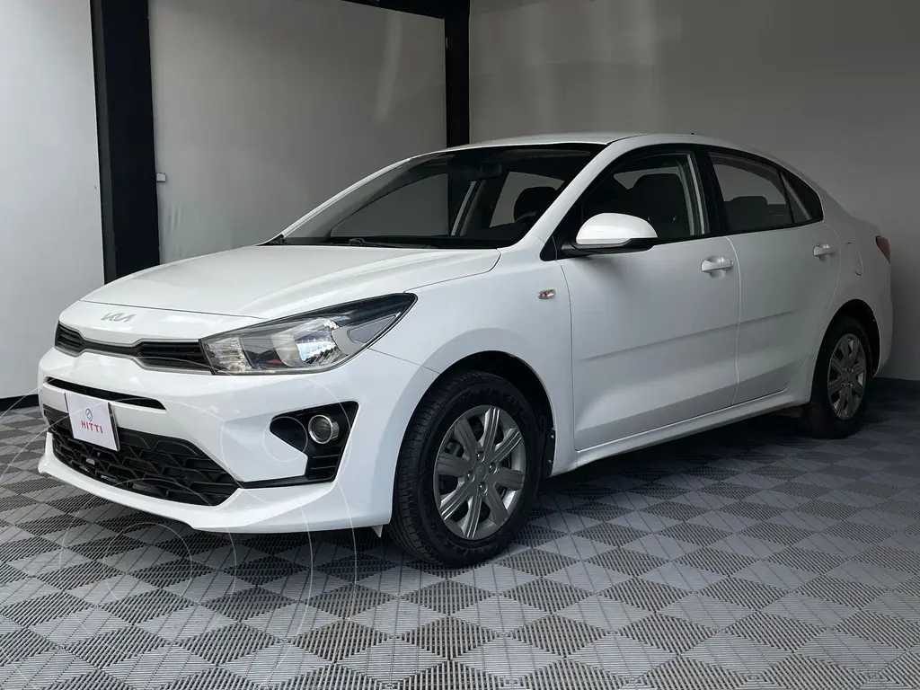 foto Kia Rio Sedán L  Aut usado (2022) color Blanco precio $235,000