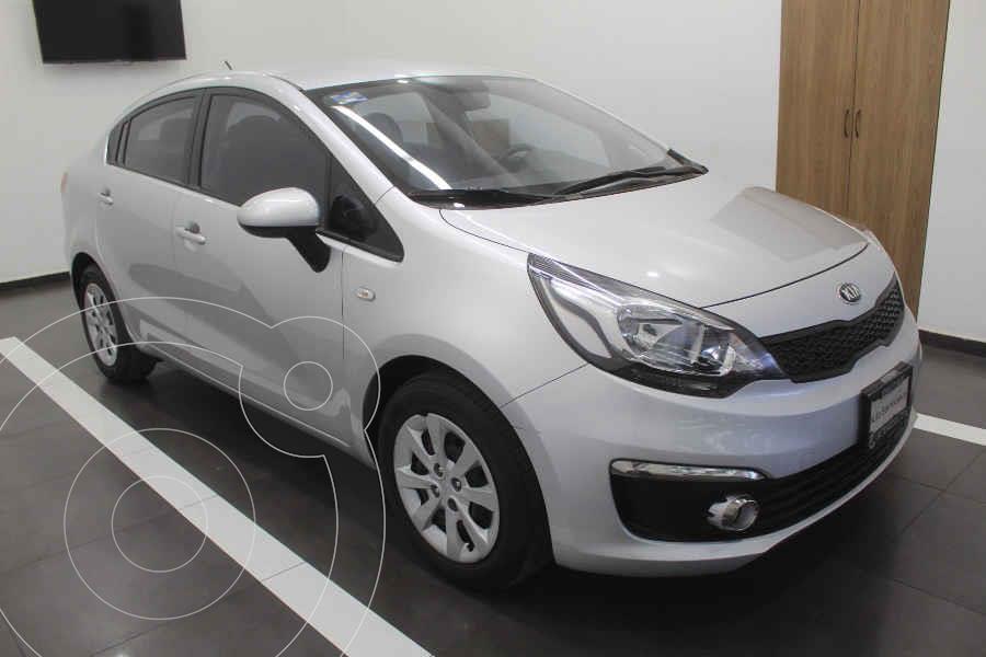 foto Kia Rio Sedán LX usado (2017) color Plata precio $189,000
