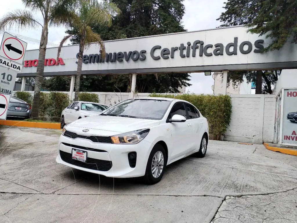 Kia Rio Sedán LX Aut 2020