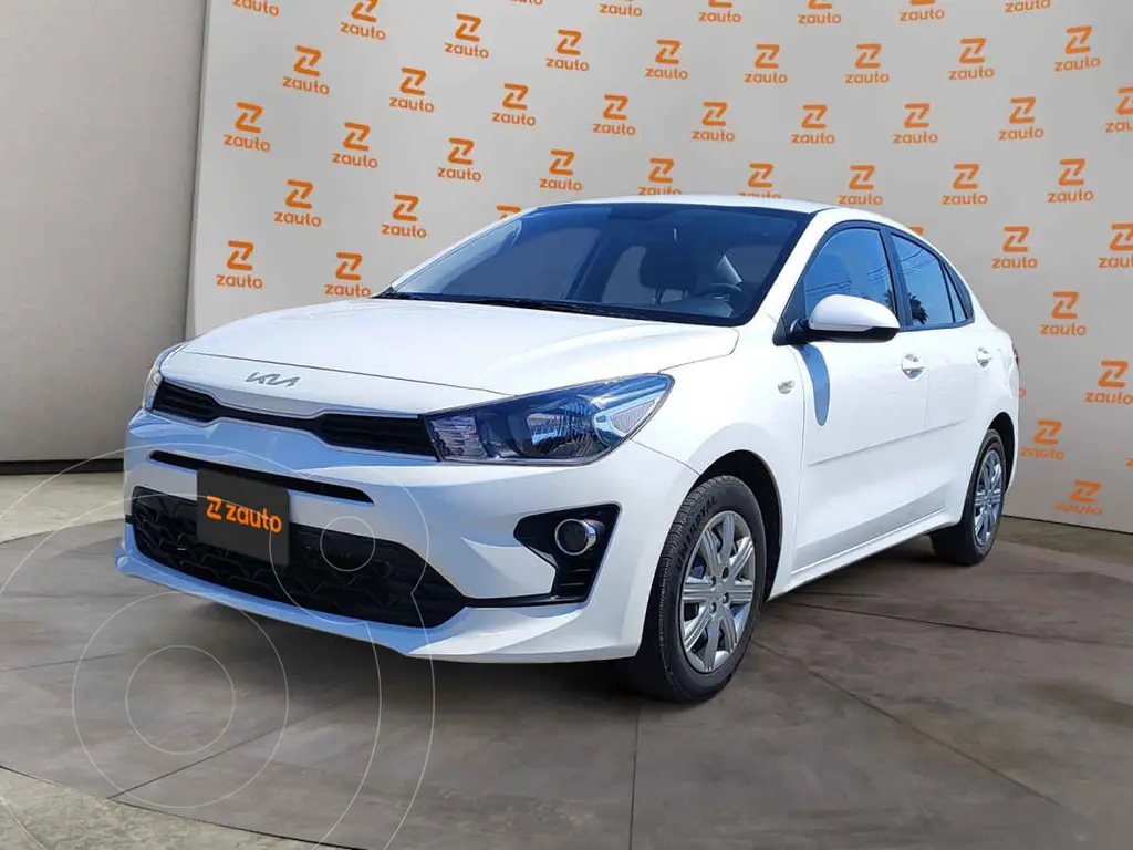 foto Kia Rio Sedán L  Aut usado (2023) color Blanco precio $230,900