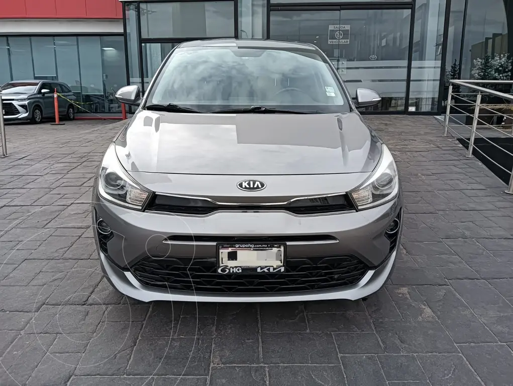foto Kia Rio Sedán S Pack usado (2021) color Gris precio $275,000