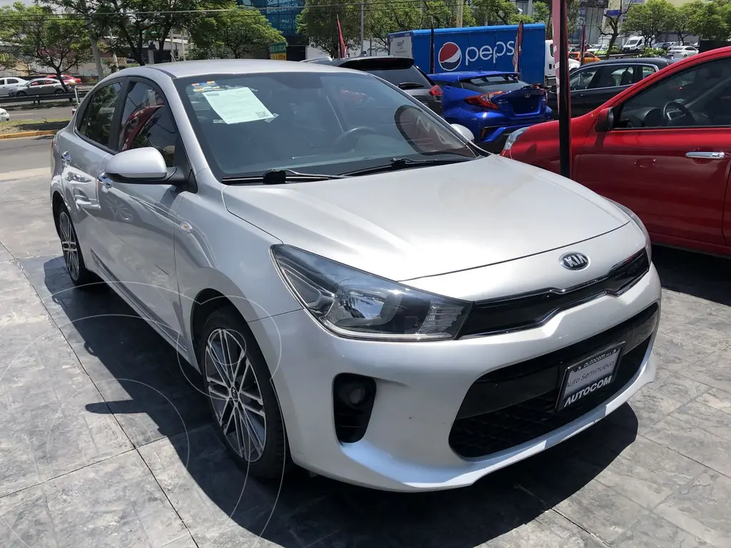 Kia Rio Sedan LX usado (2019) color Plata precio $259,900