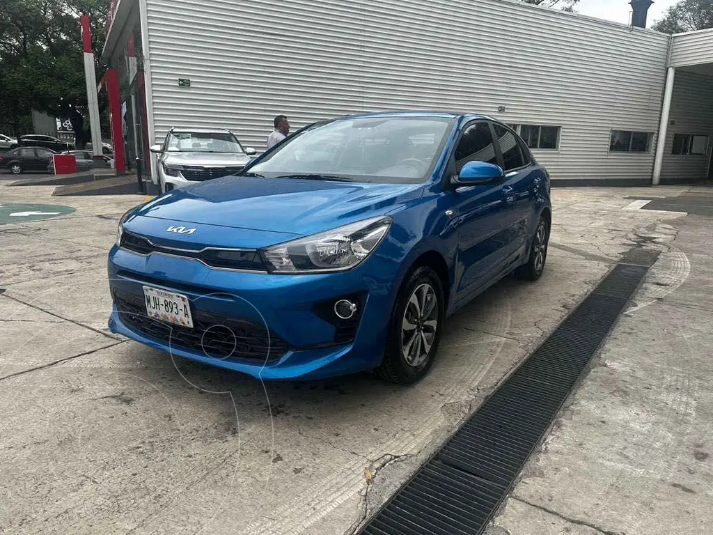 foto Kia Rio Sedán LX Aut usado (2023) color Azul precio $289,000