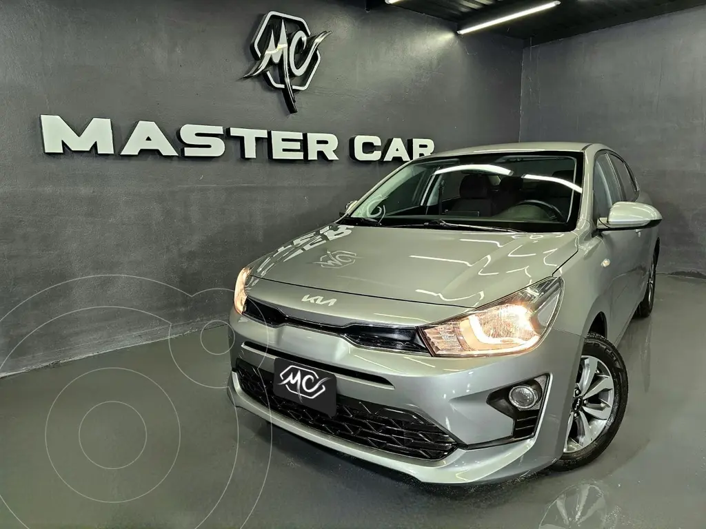 Kia Rio Sedán LX Aut 2022