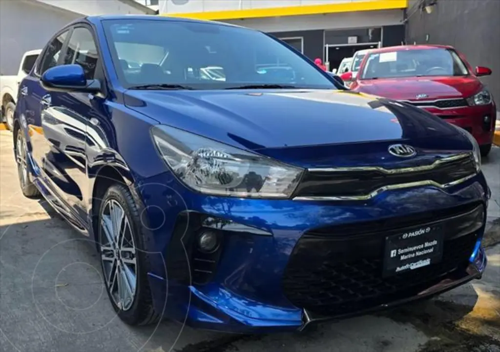 foto Kia Rio Sedán EX Aut usado (2020) color Azul precio $235,000