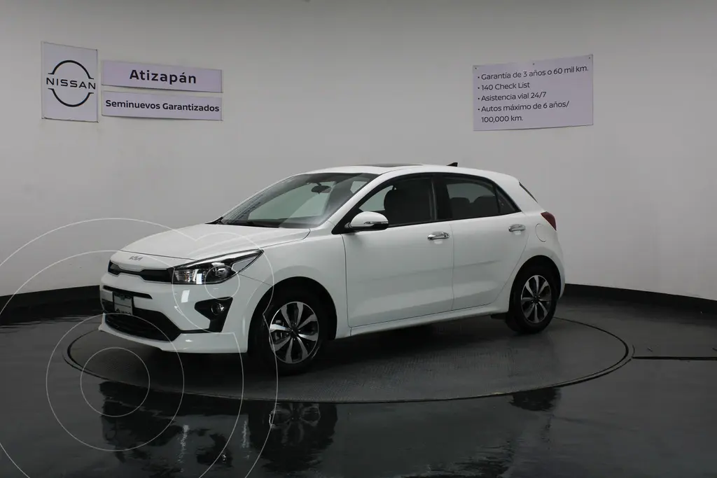 foto Kia Rio Sedán EX Aut usado (2022) color Blanco precio $265,000