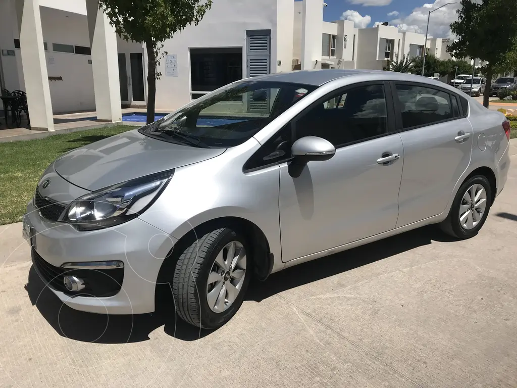 Kia Rio Sedán EX 2017