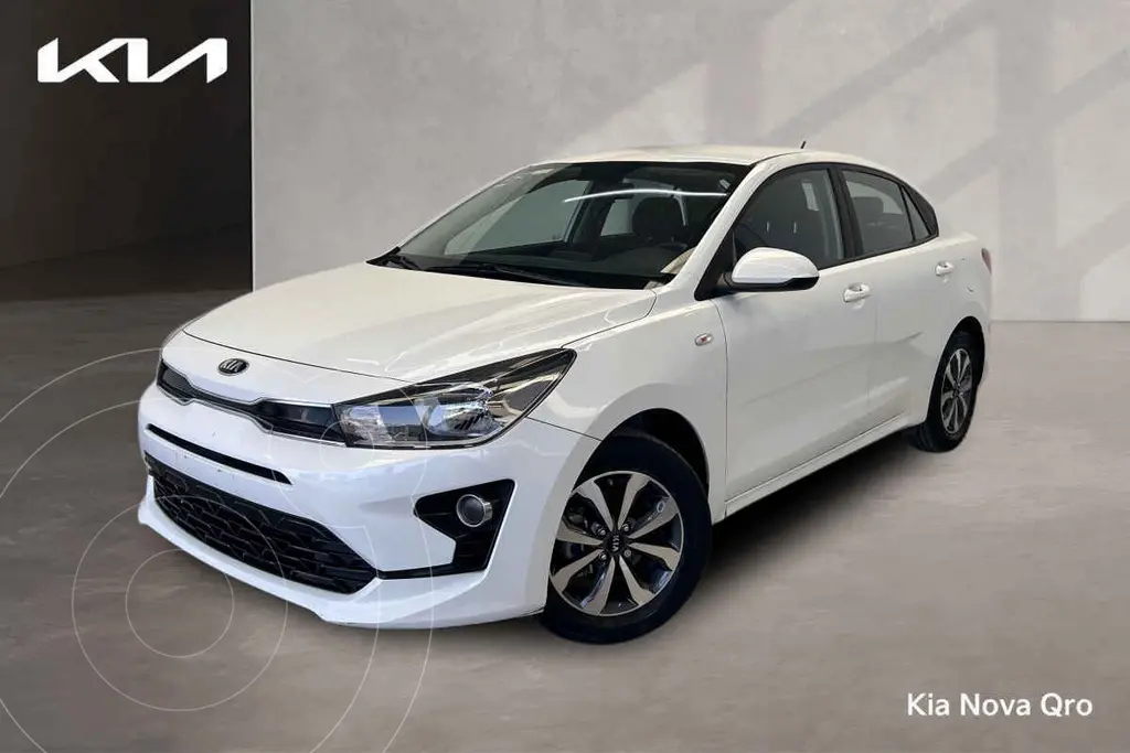 foto Kia Rio Sedán LX usado (2021) color Blanco precio $248,000