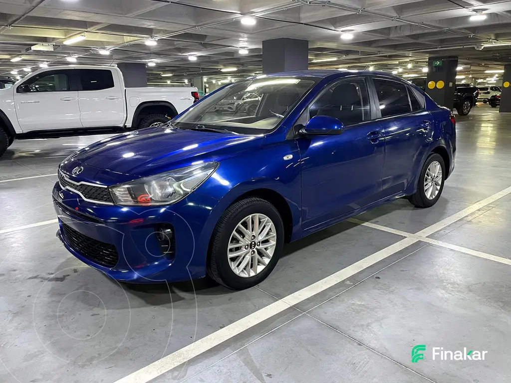foto Kia Rio Sedán LX Aut usado (2020) color Azul precio $196,000