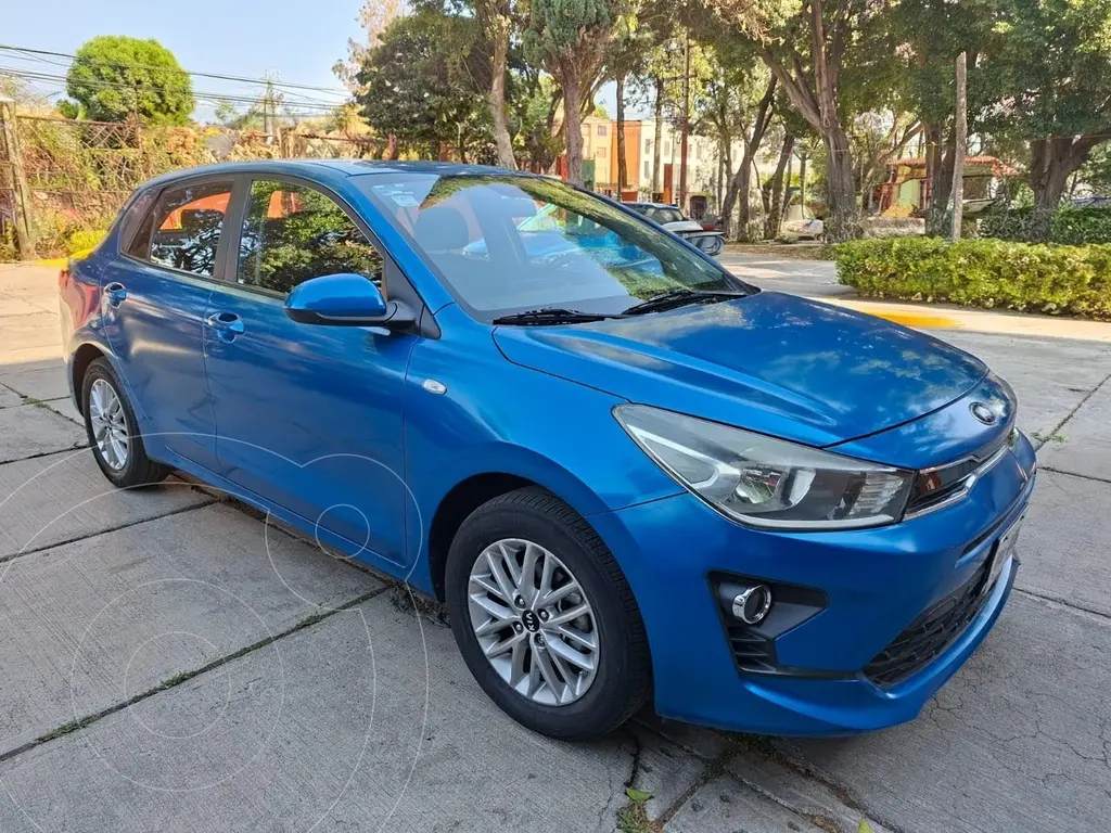 Kia Rio Sedán LX 2021