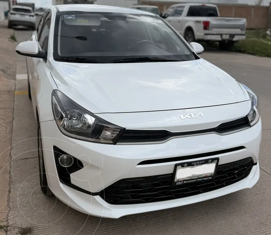 Kia Rio Sedán L  Aut 2023