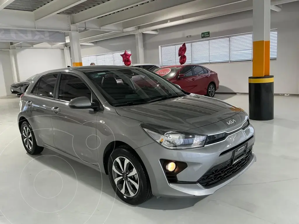 Kia Rio Sedán LX HB 2023