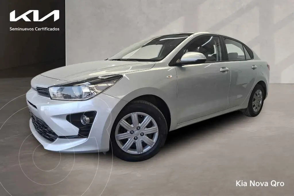 foto Kia Rio Sedán L usado (2022) color Gris precio $245,000