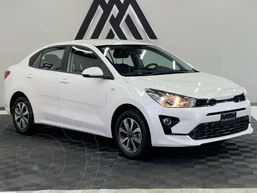 Kia Rio Sedán LX Aut 2022