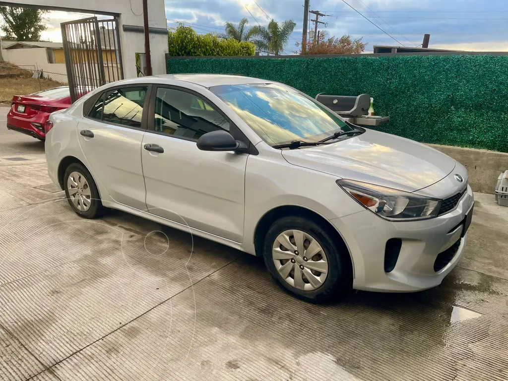 Kia Rio Sedán L  Aut 2018