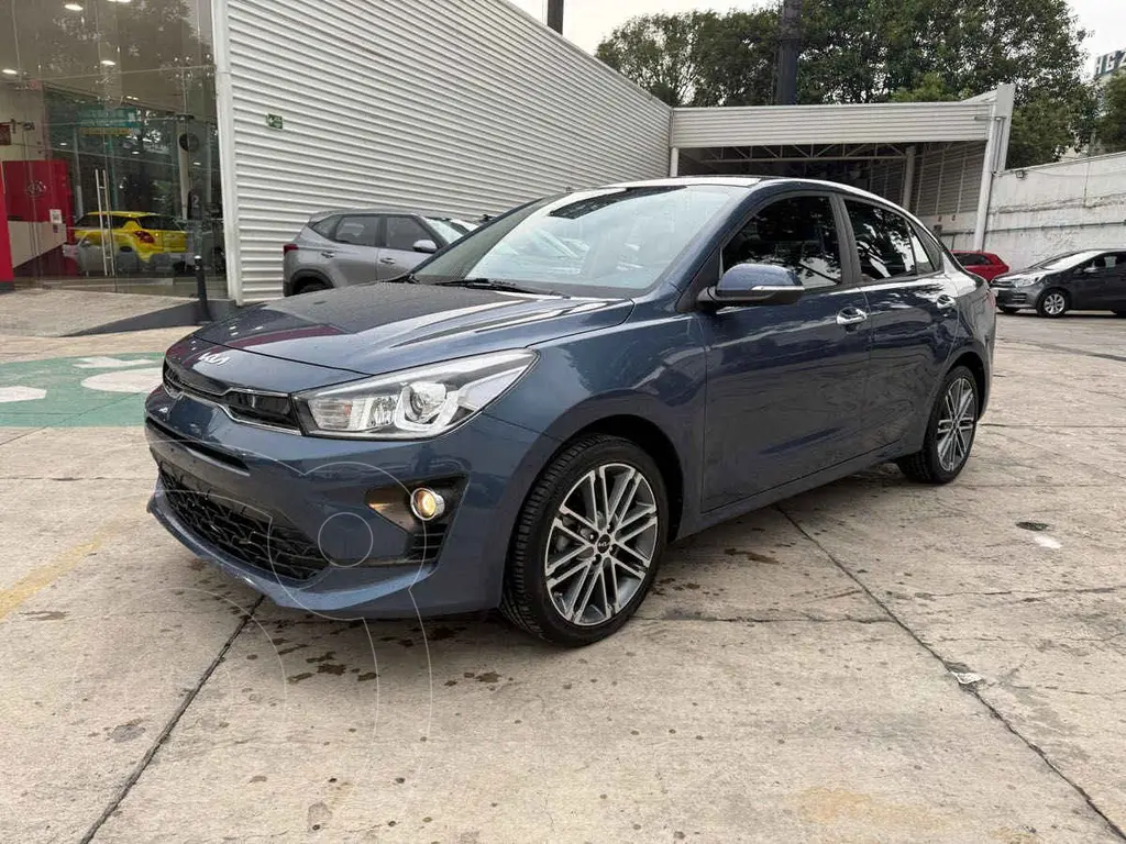 foto Kia Rio Sedán EX Aut usado (2023) color Azul precio $339,000
