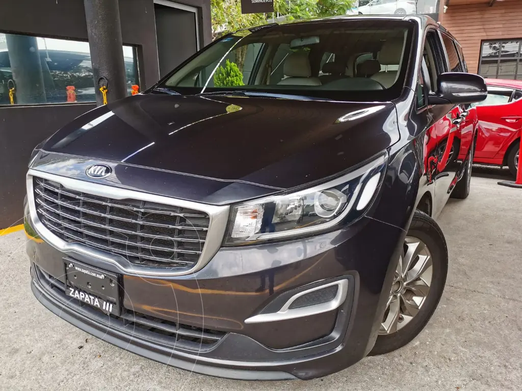foto Kia Sedona LX usado (2019) color Gris Metálico precio $435,000