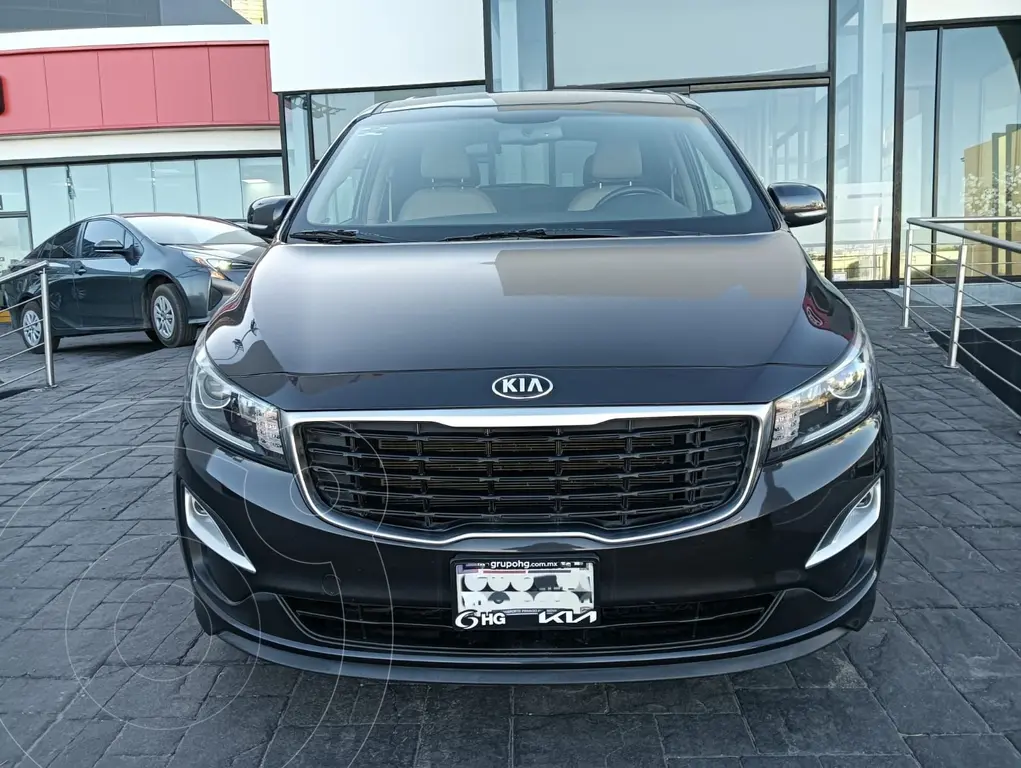 foto Kia Sedona EX usado (2020) color Gris Oscuro precio $390,000